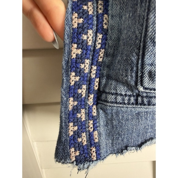 Anthropologie Pilcro The Wanderer Boho Embroidered Denim Shorts Women's Size 33 - Picture 6 of 16